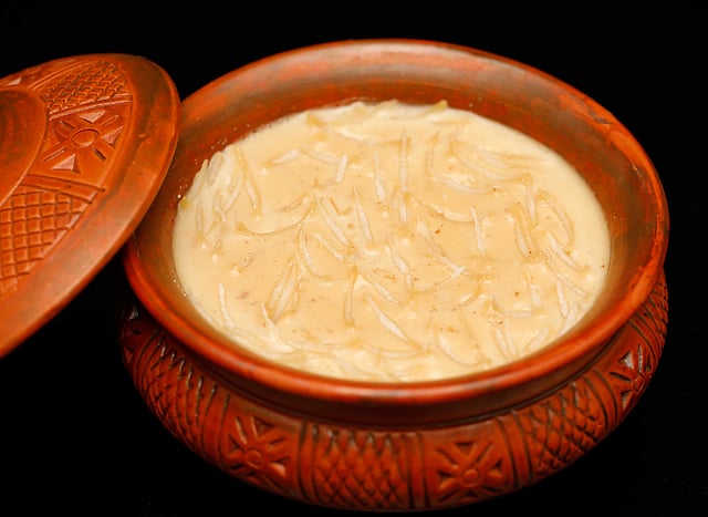 রান্না করা হাতে কাটা সেমাই। ছবি: খালেদ সরকার