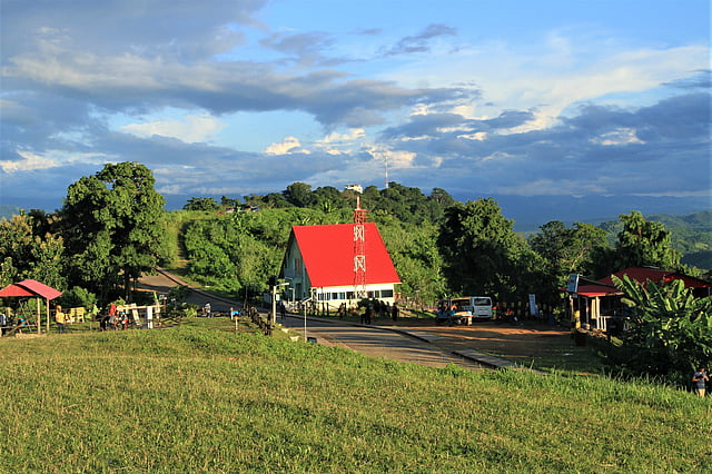 বৃষ্টি হওয়ার পর অপরূপ সাজেক। রাঙামাটির বাঘাইছড়ি উপজেলার সাজেক ইউনিয়নের রুইলুই এলাকা। ছবি: সুপ্রিয় চাকমা