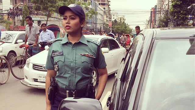 ‘তোমার হাত ধরব বলে’ নাটকে ট্রাফিক সার্জেন্ট ভাবনা