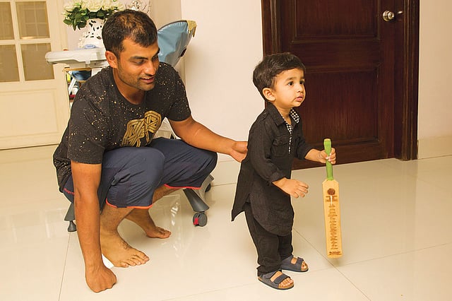 ঘরে থাকলে ছেলে আরহামকে িনয়েই কাটে সময়