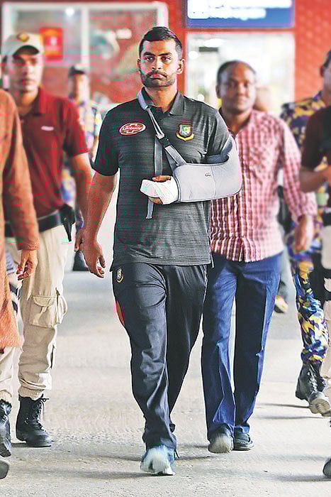 চোট তাঁর পিছু ছাড়ে না