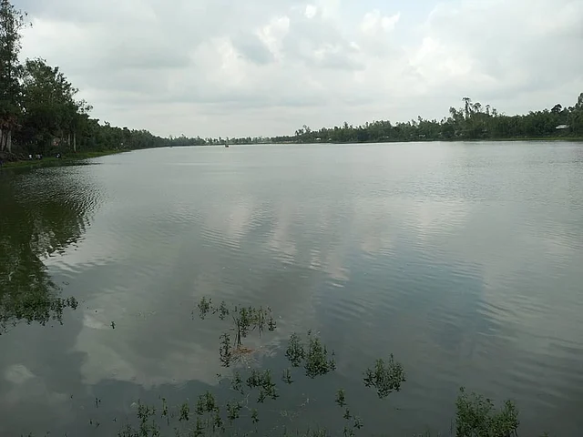 বিশাল নান্দাইল দিঘি। ছবি: আনোয়ার পারভেজ