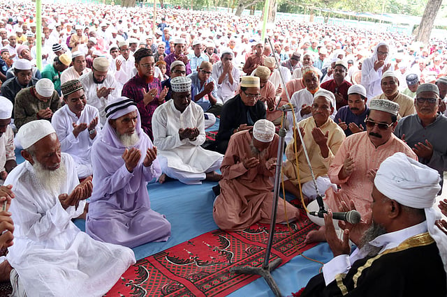 রংপুরে গঙ্গাড়ার সাতান্ন জামাত ঈদগাহ মাঠে ঈদের জামাত। ছবি: মঈনুল ইসলাম