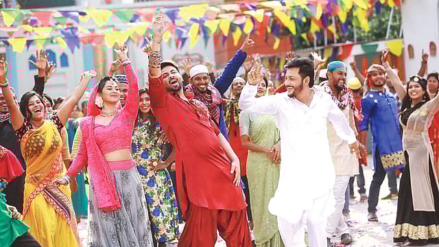 পাসওয়ার্ড ছবির দৃশ্যে বুবলী, শাকিব খান ও ইমন