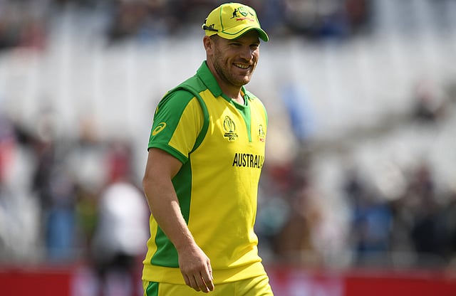 ৯২ রান করেছেন কোল্টার নাইল, ৫ উইকেট পেয়েছেন স্টার্ক। কিন্তু সঠিক সময়ে সঠিক সিদ্ধান্ত নিয়ে কাজটা করেছেন অধিনায়ক ফিঞ্চই। ছবি: এএফপি