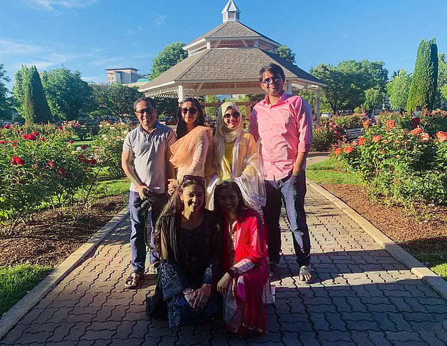 রোজ গার্ডেনে সবার সঙ্গে লেখিকা