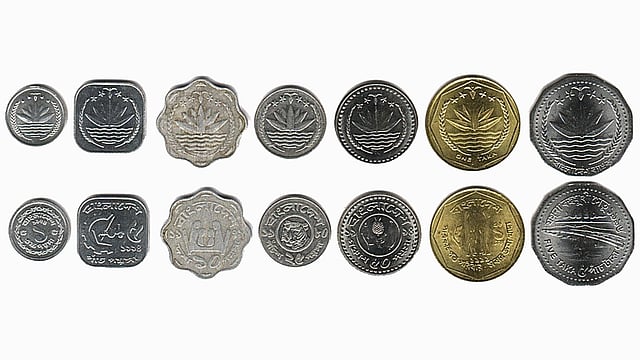 অচল পয়সার মতোই মূল্যহীন হয়ে পড়েছে সচল ধাতব মুদ্রাগুলো।