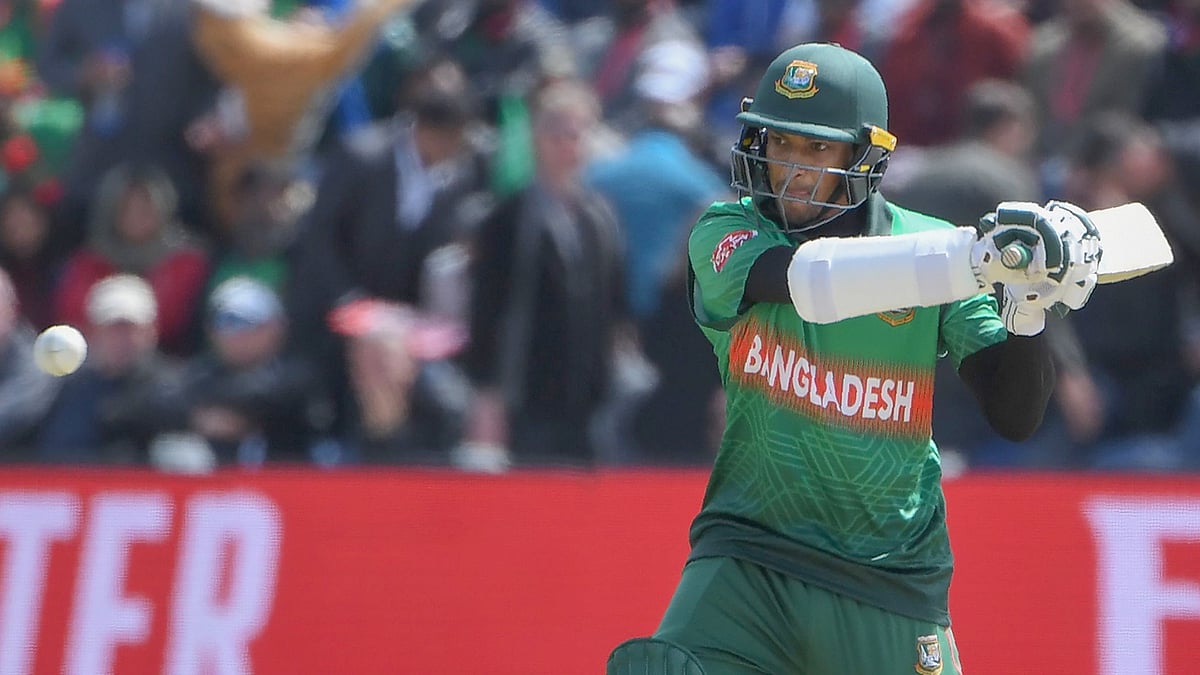 ইংল্যান্ডের বিপক্ষে চোট পান সাকিব। ছবি: এএফপি