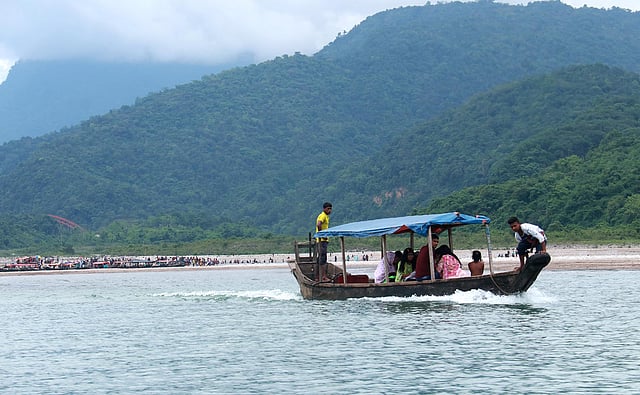 ফেরার সময় নৌকায় বসে প্রকৃতির রূপ দর্শন