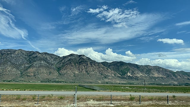 রাস্তা ঘেঁষে পাহাড়