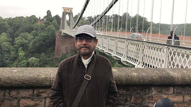 কাল ব্রিস্টলের সাসপেনশন ব্রিজে আসাদুজ্জামান নূর। ছবি: প্রথম আলো