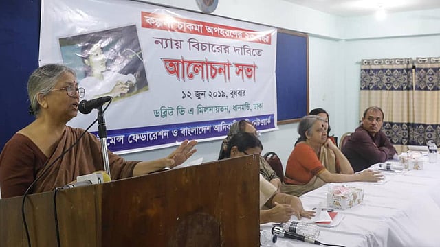 কল্পনা চাকমা অপহরণের ২৩ বছরে ন্যায়বিচারের দাবিতে বক্তব্য দেন সুলতানা কামাল। ডব্লিউ ভি এ মিলনায়তন, ধানমন্ডি, ঢাকা, ১২ জুন। ছবি: সাবিনা ইয়াসমিন