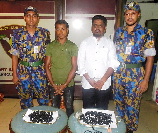 ইয়াবা বড়িসহ আটক দুই রোহিঙ্গা। ছবি: সংগৃহীত