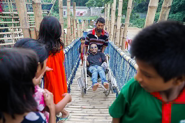 খেলাঘরটি বিশেষভাবে নকশা করা হয় শারীরিক ও মানসিকভাবে ভারসাম্যহীন শিশুদের কথা মাথায় রেখে