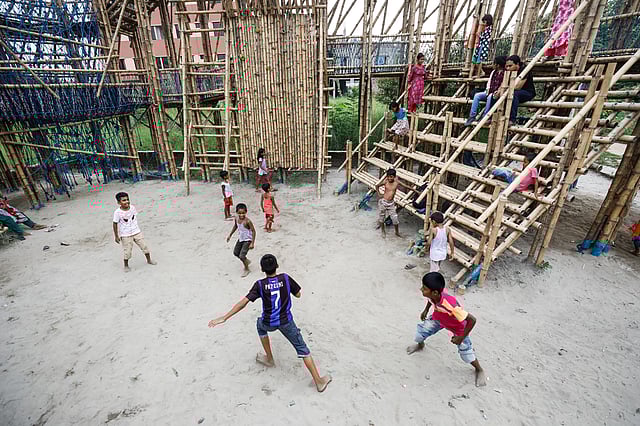 খেলায় মেতেছে সবাই