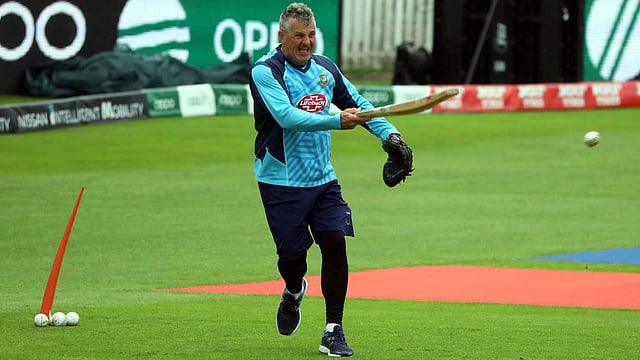ওয়েস্ট ইন্ডিজের সঙ্গে মহাগুরুত্বপূর্ণ ম্যাচের আগের শেষ প্রস্তুতি। কোচও যেন বাড়তি কিছু করার তাগাদা পেলেন আজ। ছবি: বিসিবি