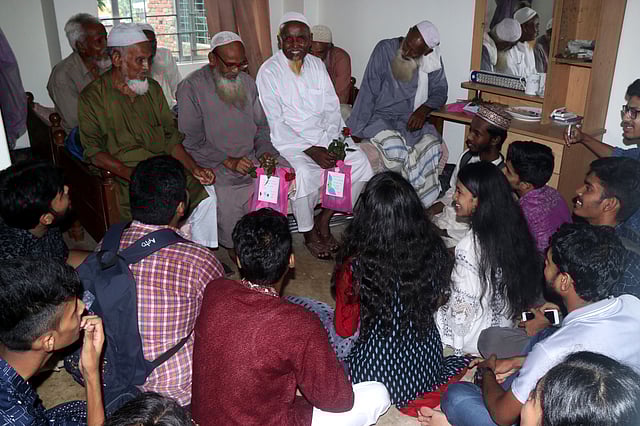 হাসি গল্পে কাটল সময়।