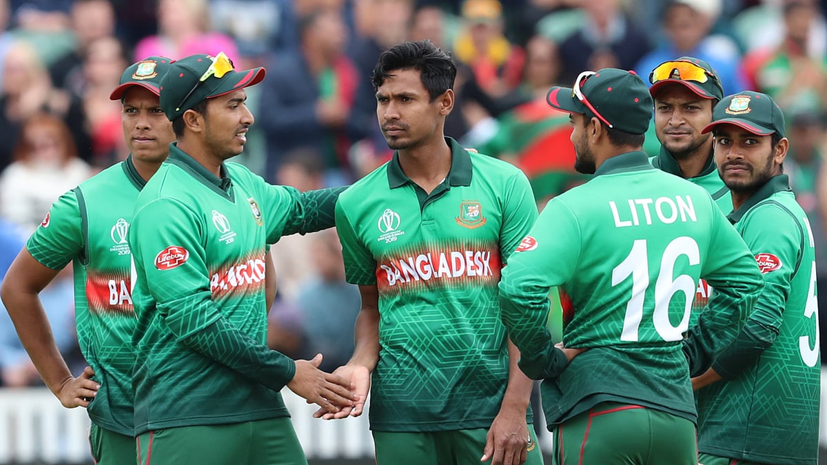 গুরুত্বপূর্ণ সময়ে শিমরন হেটমায়ার ও আন্দ্রে রাসেলকে তুলে নিয়ে ওয়েস্ট ইন্ডিজের সংগ্রহটা লাগামের বাইরে যেতে দেননি মোস্তাফিজুর রহমান। ছবি: শামসুল হক