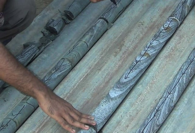 দেশের প্রথম লোহার খনির সন্ধান মিলেছে দিনাজপুরে। হাকিমপুর, দিনাজপুর, ১৮ জুন। ছবি: এ এস এম আলমগীর