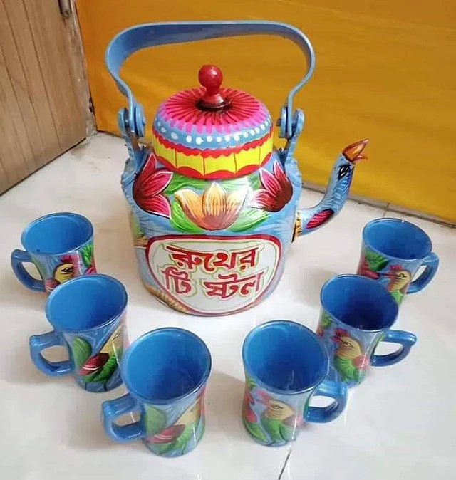 চায়ের কেটলি–মগেও রিকশা পেইন্ট