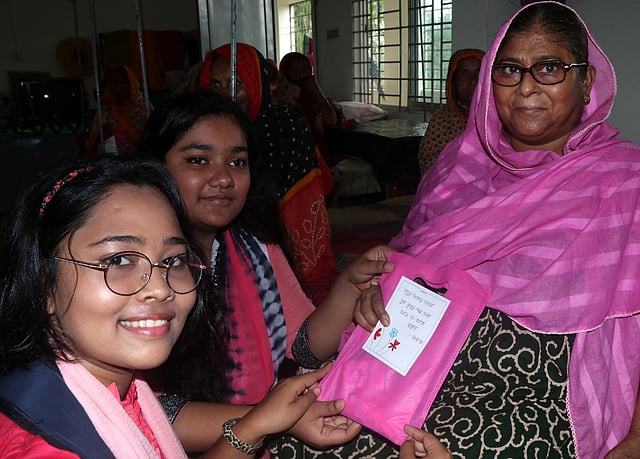 কিশোরদের সঙ্গ পেয়ে খুশি প্রবীণেরাও