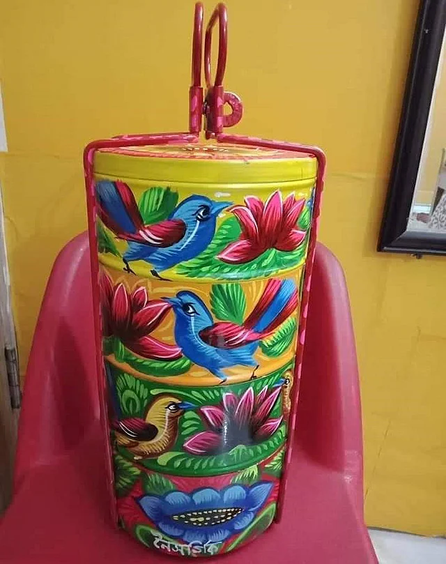 রিকশার পেইন্ট করা টিফিন ক্যারিয়ার