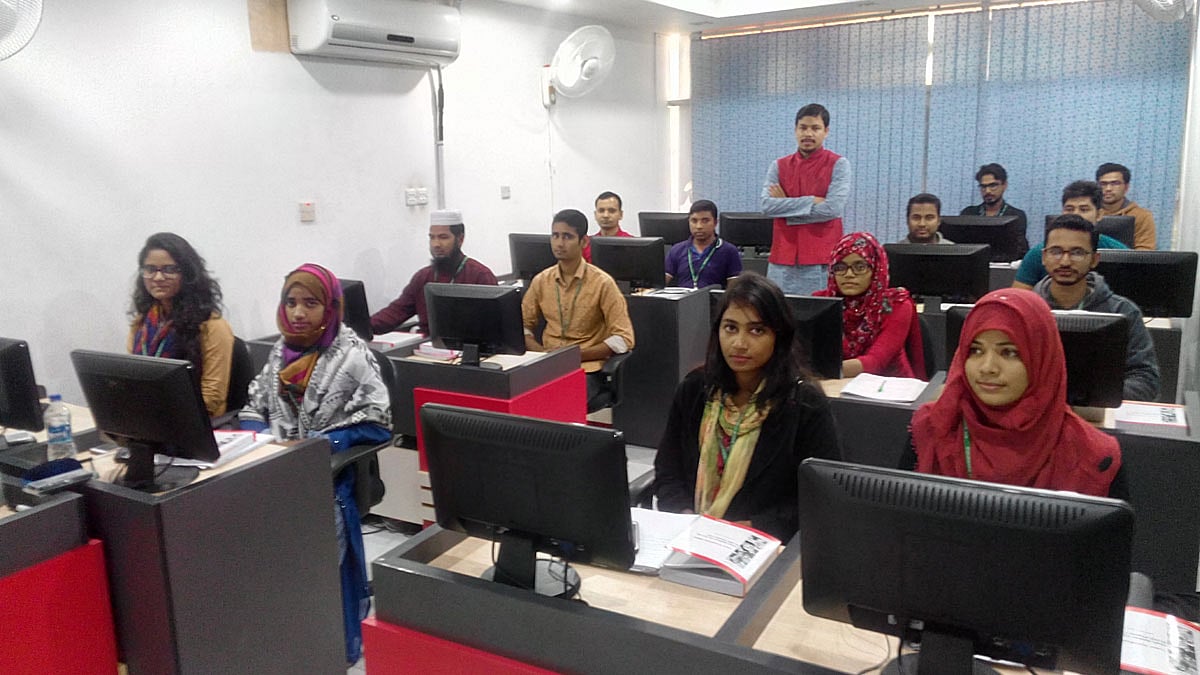 তথ্যপ্রযুক্তির ওপর বিনা ফি’তে প্রশিক্ষণ দিচ্ছে ইসলামিক ডেভেলপমেন্ট ব্যাংক-বাংলাদেশ ইসলামিক সলিডারিটি এডুকেশনাল ওয়াক্ফ (আইডিবি-বিআইএসইডব্লিউ)।