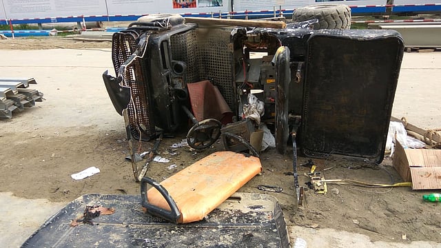 সংঘর্ষের সময় চীনা এক নিরাপত্তা কর্মকর্তার গাড়ি ভাঙচুর করা হয়। পায়রা তাপবিদ্যুৎ কেন্দ্র, কলাপাড়া, পটুয়াখালী। ছবি: প্রথম আলো