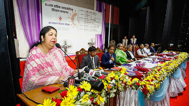 বাংলাদেশ ইতিহাস পরিষদ আয়োজিত ৪৯তম বার্ষিক আন্তর্জাতিক ইতিহাস সম্মেলনে প্রধান অতিথির ভাষণ দিচ্ছেন জাতীয় সংসদের স্পিকার শিরীন শারমিন চৌধুরী। টিএসসি মিলনায়তন, ঢাকা বিশ্ববিদ্যালয়, ২২ জুন। ছবি: দীপু মালাকার