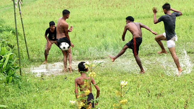 গোলপোস্টে ঝেড়ে কিক
