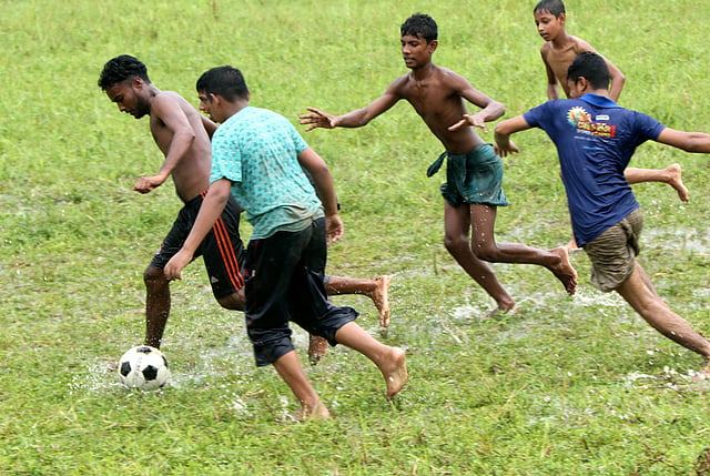 বল নিয়ন্ত্রণের চেষ্টা
