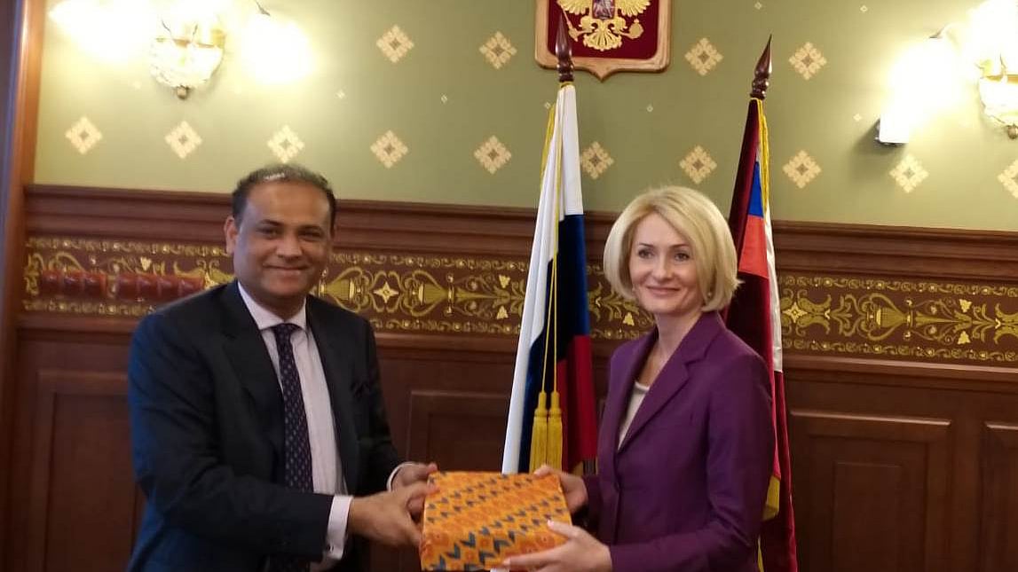 রাশিয়ার মস্কোতে ভূমিমন্ত্রী সাইফুজ্জামান চৌধুরীর সঙ্গে রুশ অর্থনৈতিক উন্নয়ন উপমন্ত্রী ভিক্টোরিয়া আব্রামচেঙ্কোর বৈঠক অনুষ্ঠিত হয়েছে। ছবি: সংগৃহীত