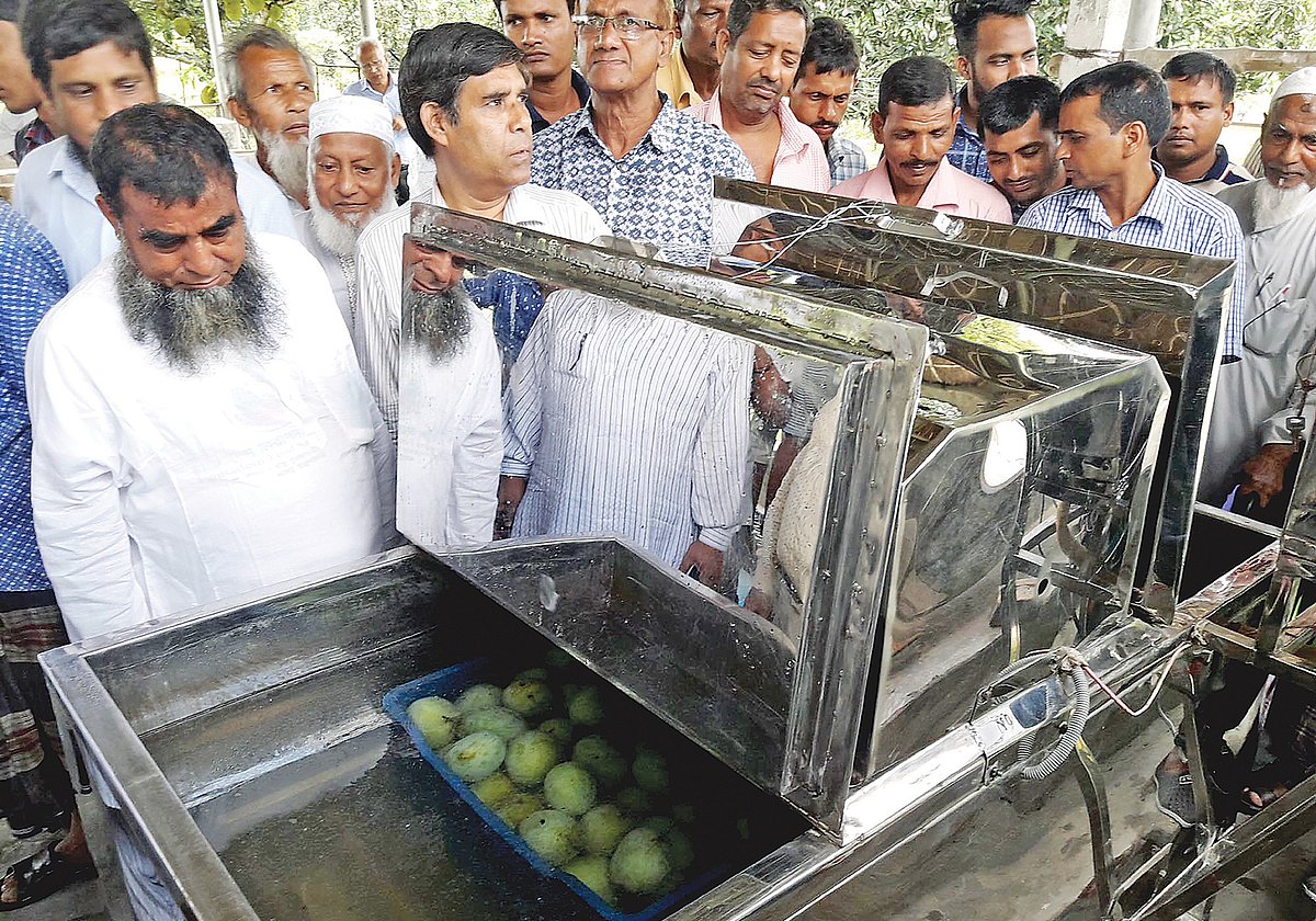 বারি উদ্ভাবিত ‘হট ওয়াটার ট্রিটমেন্ট’ যন্ত্র।