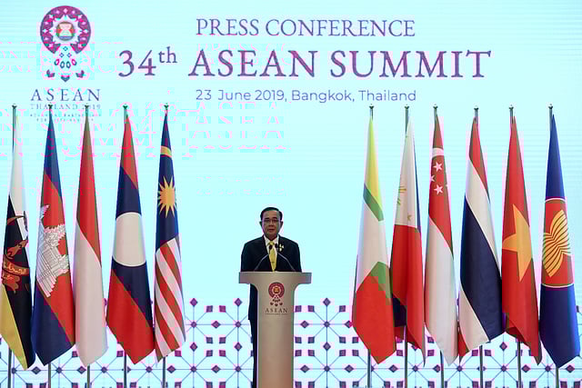 ৩৪তম আসিয়ান সম্মেলন উপলক্ষে সংবাদ সম্মেলনে বক্তব্য দেন থাইল্যান্ডের প্রধানমন্ত্রী প্রযুত চান-ও-চা। ব্যাংকক, থাইল্যান্ড, ২৩ জুন। ছবি: এএফপি