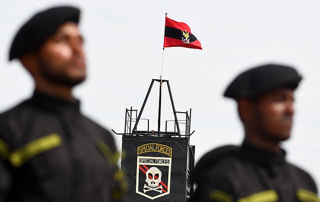 শ্রীলঙ্কার বিশেষ বাহিনীর প্রশিক্ষণের একটি মুহূর্ত। কলম্বো, শ্রীলঙ্কা, ২২ জুন। ছবি: এএফপি