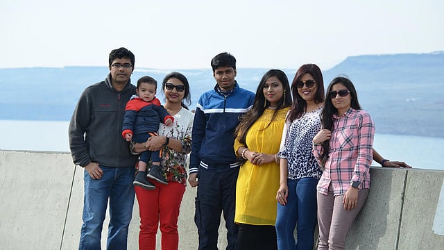 কলম্বিয়া রিভার জর্জের সিনিক ভিউতে লেখক ও তাঁর সঙ্গীরা