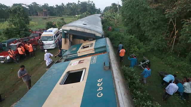 তৎপর উদ্ধারকর্মীরা