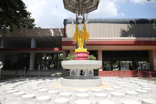 ঢাকা বিশ্ববিদ্যালয়ের জগন্নাথ হল প্রাঙ্গণে গত মাসে নির্মাণ করা হয়েছে ‘শ্রীচৈতন্য মহাপ্রভু ভাস্কর্য সমন্বিত তুলসী পরিক্রমা মন্দির’। জগন্নাথ হল, ঢাকা, ২৪ জুন। ছবি: আবদুস সালাম