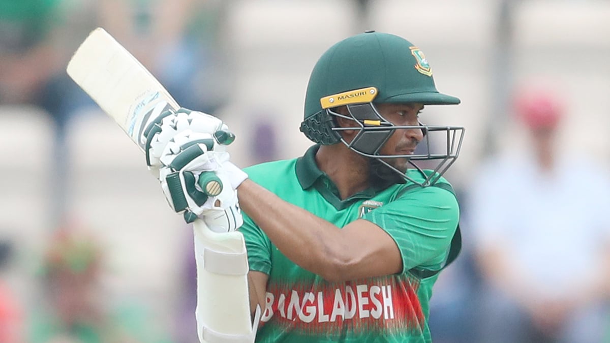 ব্যাটে-বলে দলের জন্য সমান অবদান রাখছেন সাকিব। ছবি: প্রথম আলো