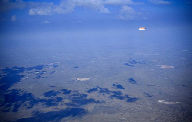 নিরাপদে পৃথিবীতে ফিরেছেন কানাডা, যুক্তরাষ্ট্র ও রাশিয়ার তিন নভোচারী
