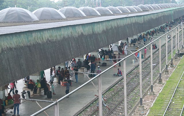দূর থেকে প্ল্যাটফর্ম