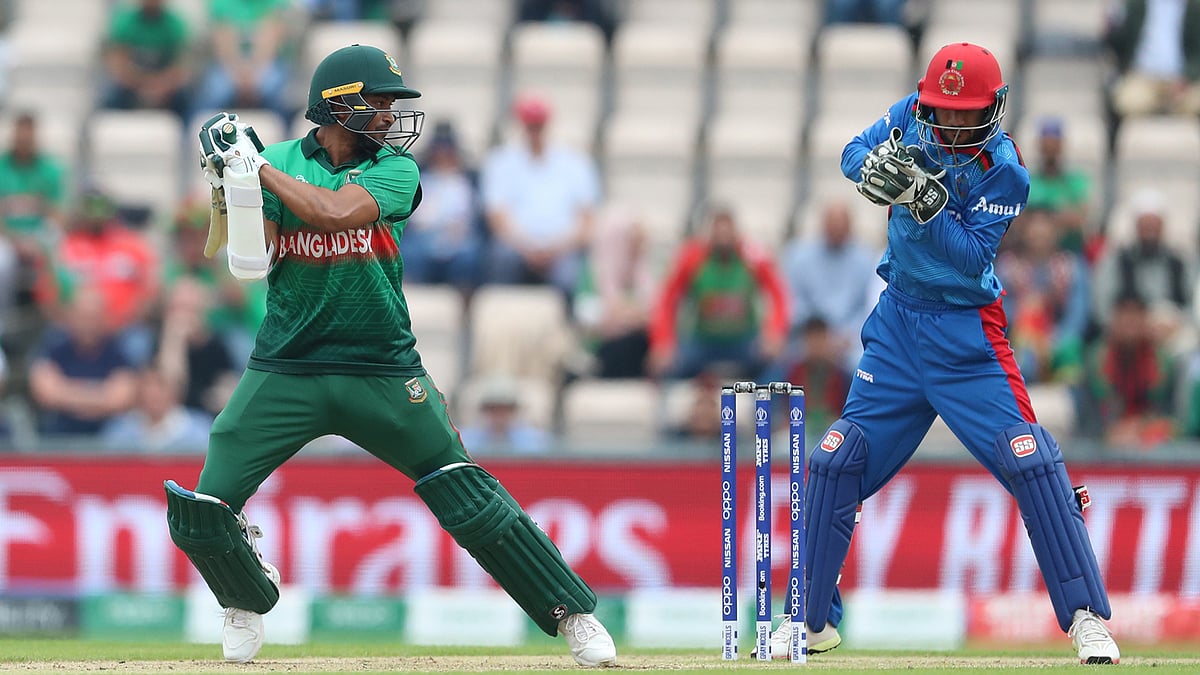 আফগানিস্তানের বিপক্ষেও চওড়া হয়ে উঠেছিল সাকিবের ব্যাট। বল হাতেও দুর্দান্ত ফর্মে আছেন এ অলরাউন্ডার। ছবি: শামসুল হক