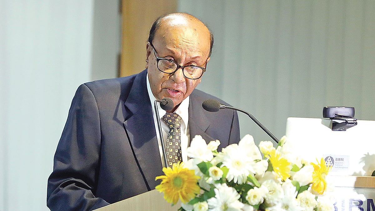 বক্তব্য রাখছেন মির্জ্জা আজিজুল ইসলাম