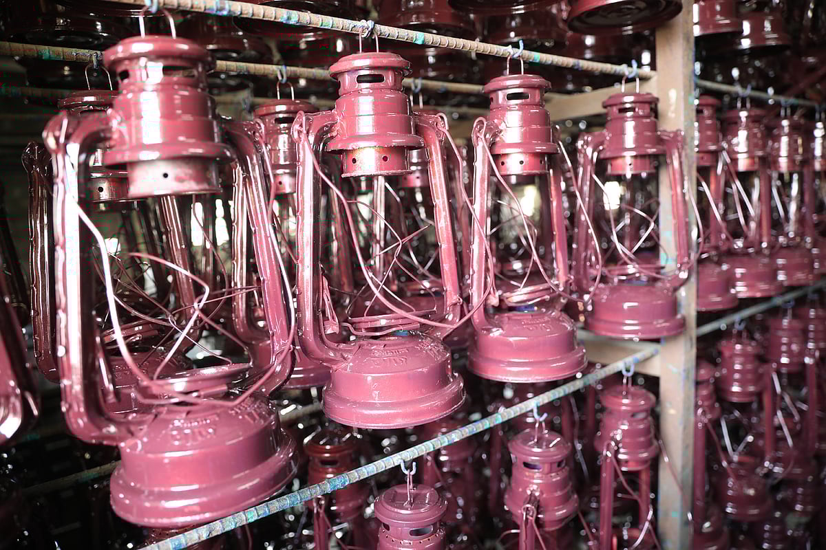 একসময় ঘরে ঘরে পাওয়া যেত এই হারিকেন।