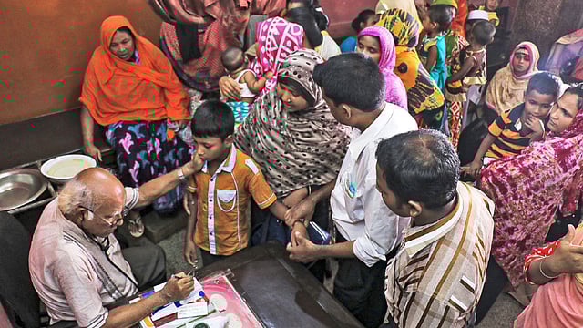 বসন্ত কুমার রায়ের চেম্বারের রোগীর ভিড় লেগেই থাকে