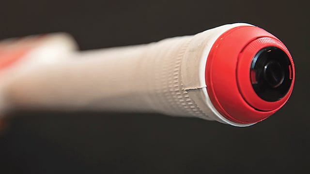 ব্যাটসেন্স লাগানো হয় ব্যাটের হাতলের একদম মাথায়