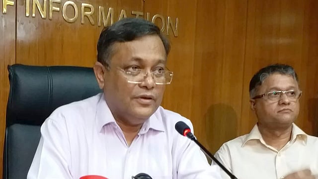 সচিবালয়ে সংবাদ সম্মেলনে তথ্যমন্ত্রী হাছান মাহমুদ। ছবি: মোশতাক আহমেদ
