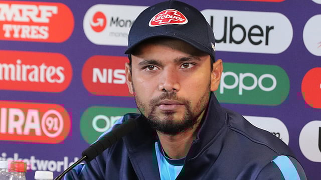 সংবাদ সম্মেলনে অধিনায়ক মাশরাফি বিন মুর্তজা। ছবি: প্রথম আলো