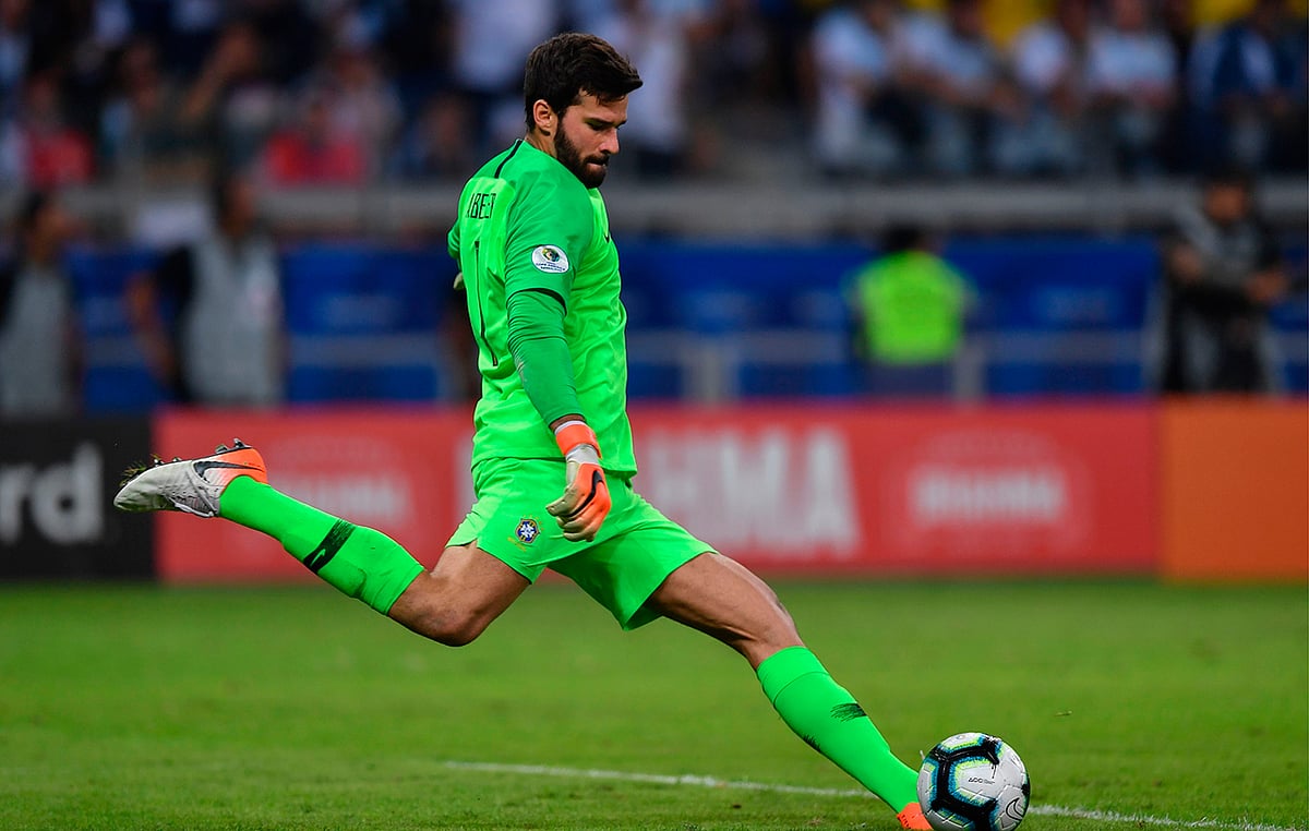 অ্যালিসন-বাধা কাটাতে পারেননি মেসিরা। ছবি : এএফপি