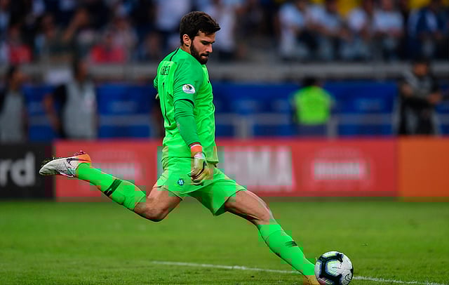 অ্যালিসন-বাধা কাটাতে পারেননি মেসিরা। ছবি : এএফপি